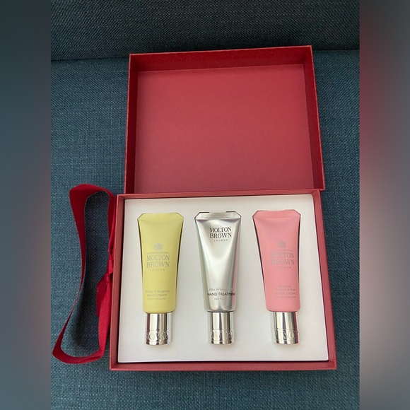 New In Box Molton Brown London Gift Set 2 Hand Creams & 1 Hand Treatment 40ml - Picture 3 of 5